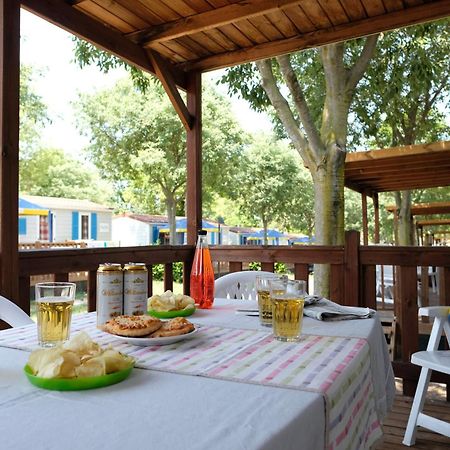 Happy Camp Mobile Homes In Camping Village Rosapineta Росолина Маре Екстериор снимка