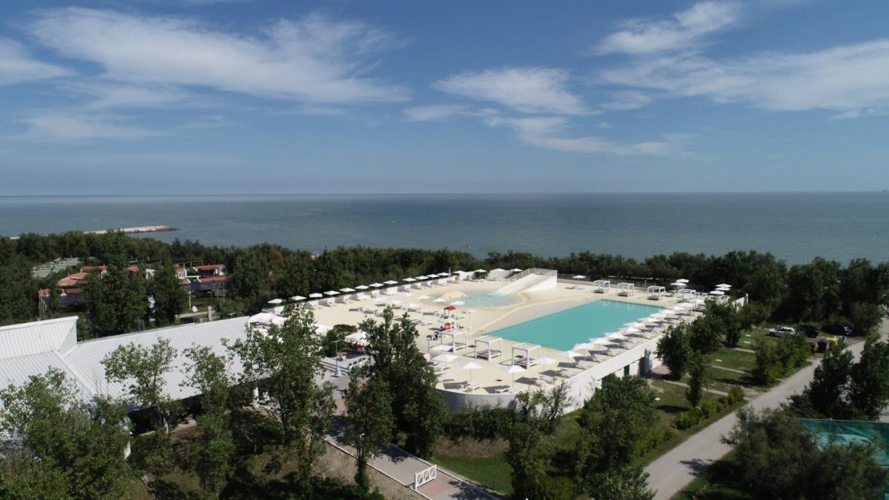 Happy Camp Mobile Homes In Camping Village Rosapineta Росолина Маре Екстериор снимка