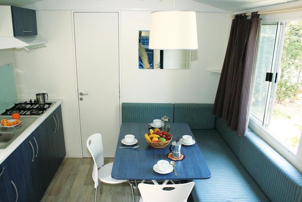 Happy Camp Mobile Homes In Camping Village Rosapineta Росолина Маре Екстериор снимка