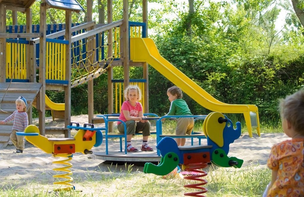 Happy Camp Mobile Homes In Camping Village Rosapineta Росолина Маре Екстериор снимка