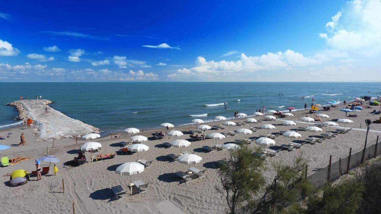 Happy Camp Mobile Homes In Camping Village Rosapineta Росолина Маре Екстериор снимка